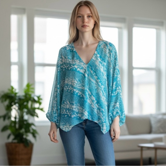 Single Tops - Single Turquoise and White Tunic Size Small